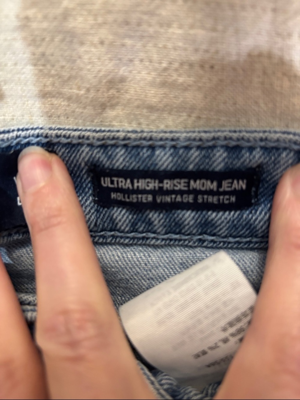 Hollister High-Rise Slim Straight Jeans in Light Wash Blue - Picture 4 of 6